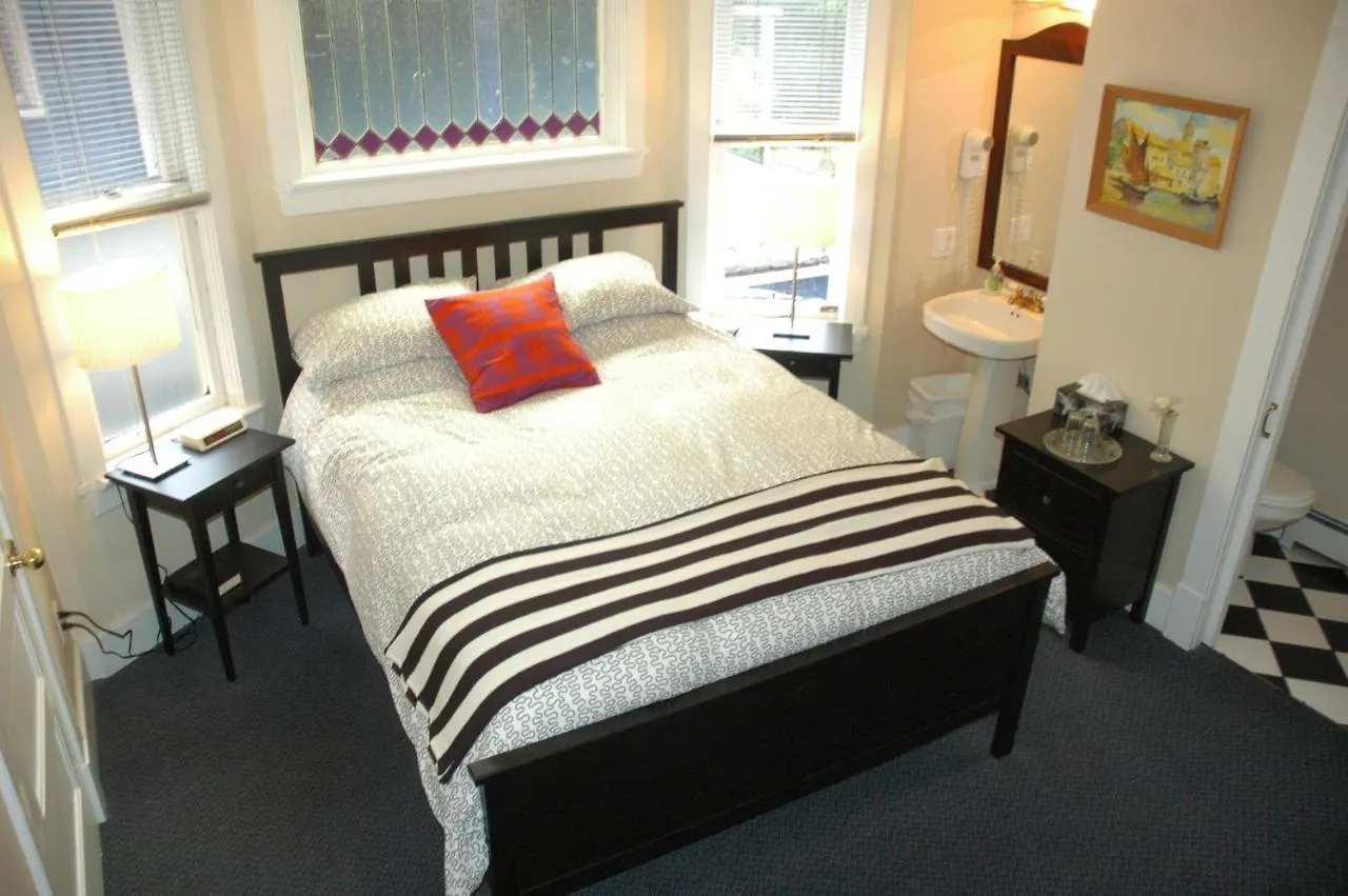 *** Bed & Breakfast Douglas Guest House Vancouver Canada