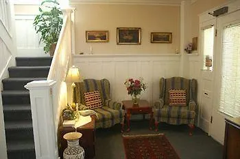 Douglas Guest House Vancouver Bed & Breakfast